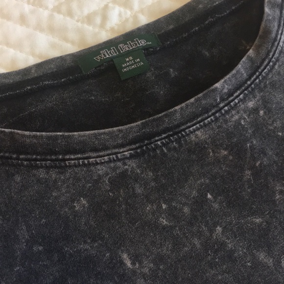 Crop Top. - Picture 2 of 3